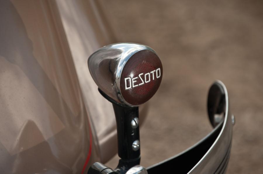 Детали экстерьера DeSoto Airflow Sedan (SG) 1935 года  (фото 15 из 24)